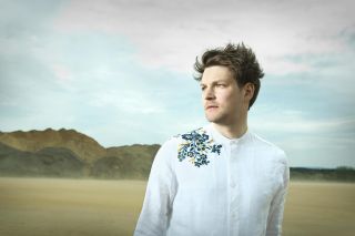 Děkuju @matejmstrunc , že si vybral moji práci a svěřil mi pár stehů na svou košili. 🪡🌿 Včera jsem se na vlastní oči...